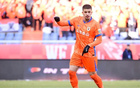 山東泰山4-0奪冠，力壓滬雙雄。伊萬換人決策引質(zhì)疑。