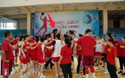 女籃體能訓(xùn)練，張子宇缺席，李夢王思雨態(tài)度端正。