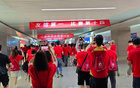 頭球與握手，場內場外不同風采！
