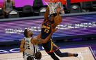 他，24歲天才，NBA十年最失敗。無球可打。