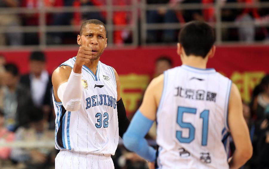 北京時間3月4日，NBA常規(guī)賽繼續(xù)進行，雷霆137-128戰(zhàn)勝火箭。
