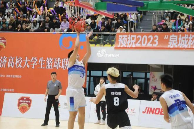 本報12月15日訊 14日晚，隨著青島國信男籃客場113比103擊敗廣州龍獅男籃，青島隊終于結束了艱難的“三連客”。